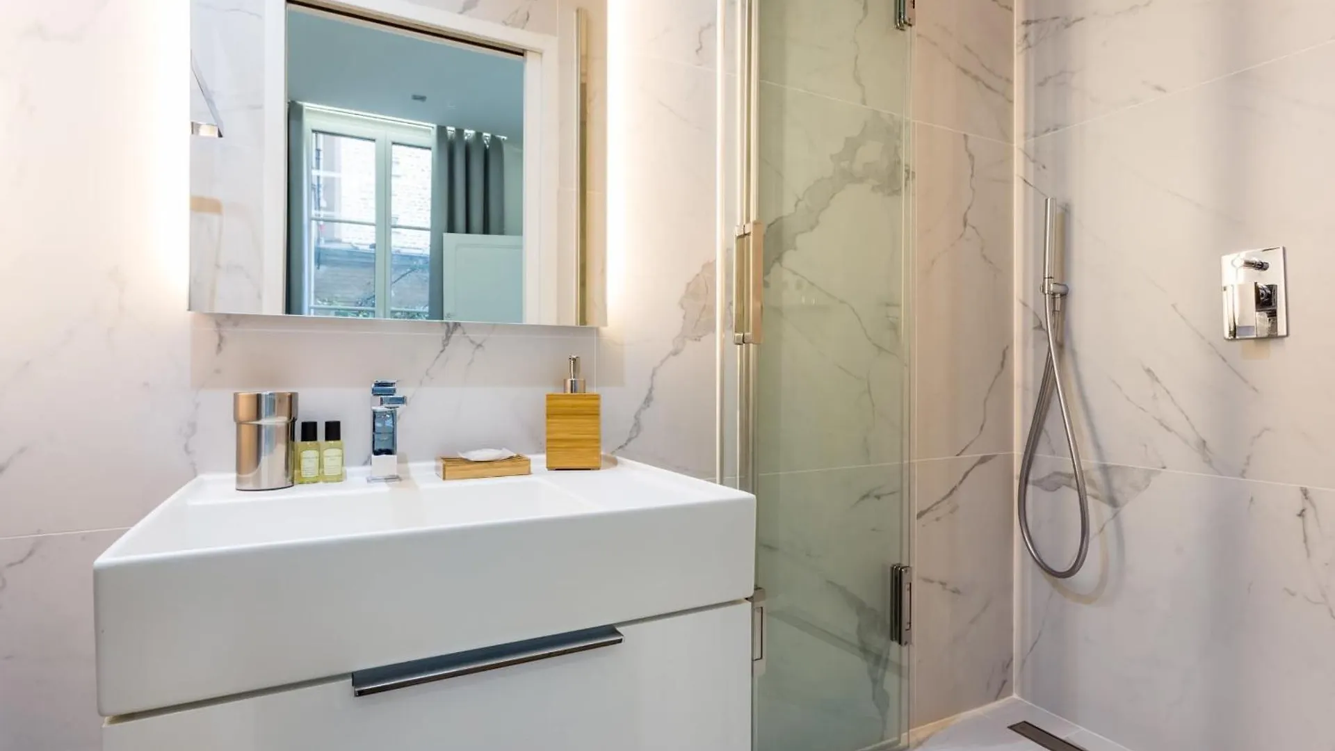 Peaceful - 1br- 4p - Eiffel Tower Apartment