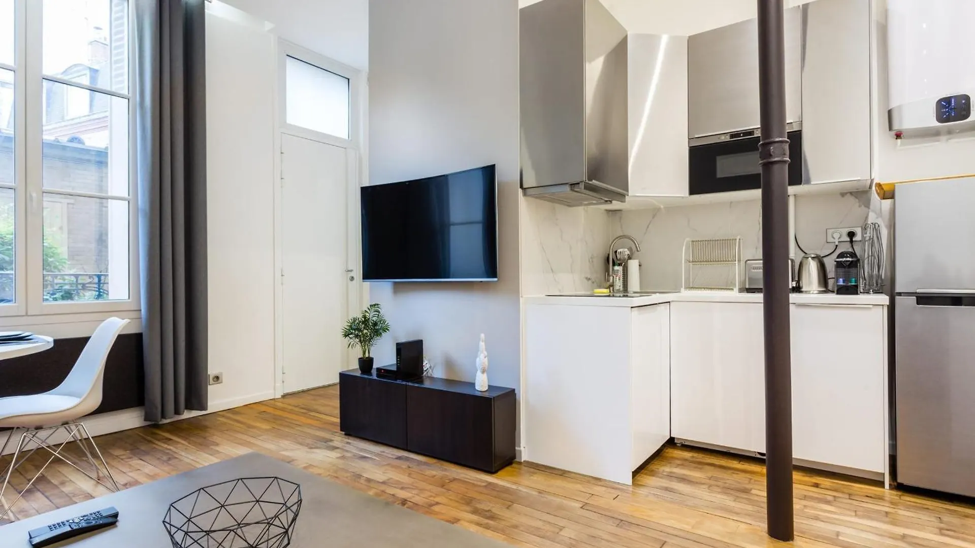 Peaceful - 1br- 4p - Eiffel Tower Apartment